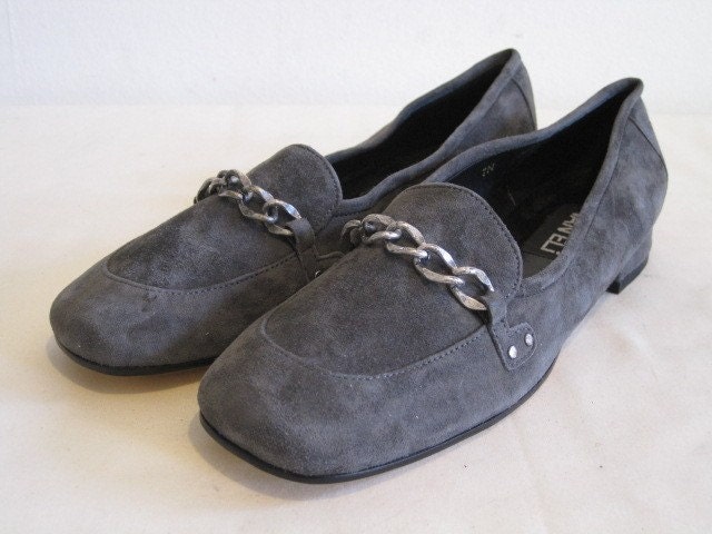 flat heel loafers