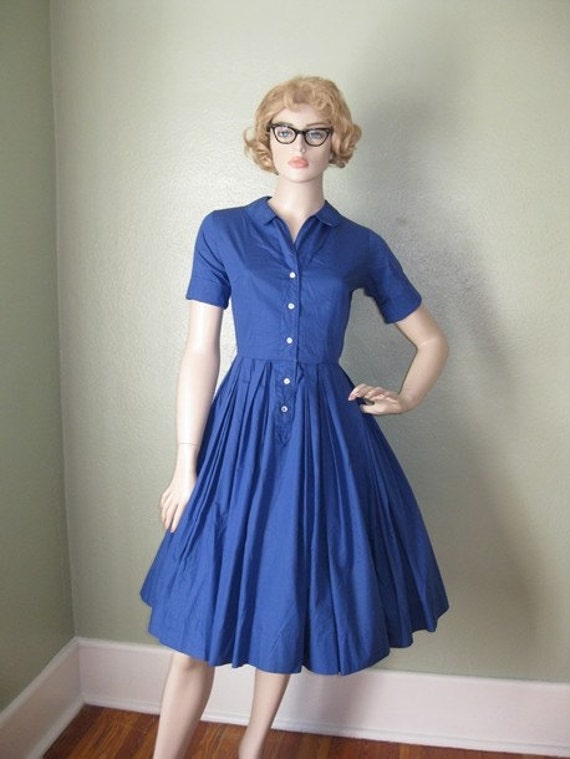 50s shirtwaist dress  with full skirt JUNE CLEAVER small