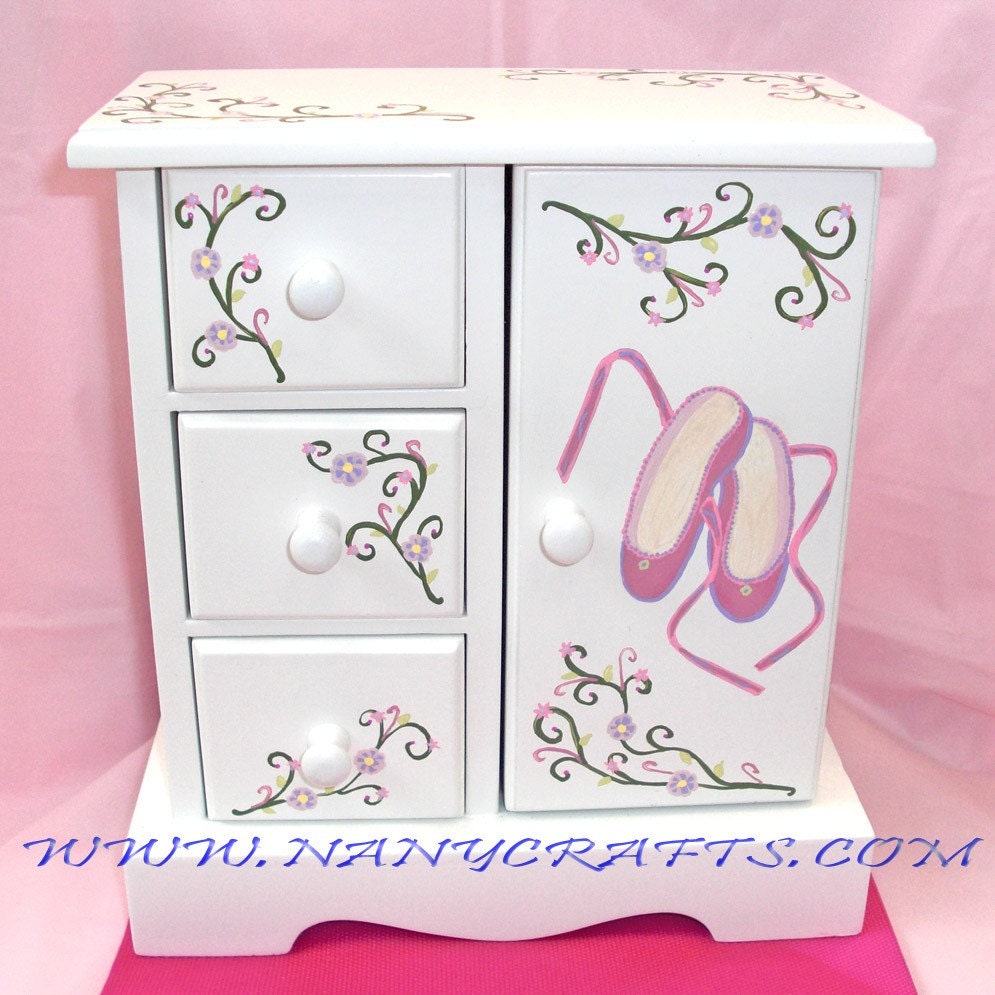 Personalized Musical Jewelry Box for Girls Design by NanyCrafts