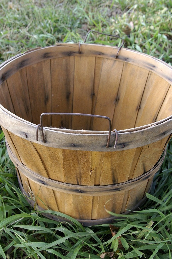Harvest Bushel Basket / Wood Slat Fruit Bushel Basket by 51VC