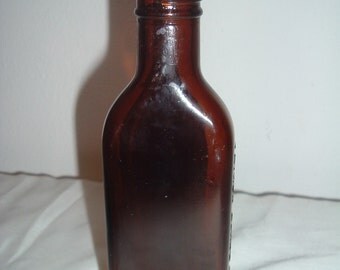 EARLY 1900s vintage father johns glass medicane bottle