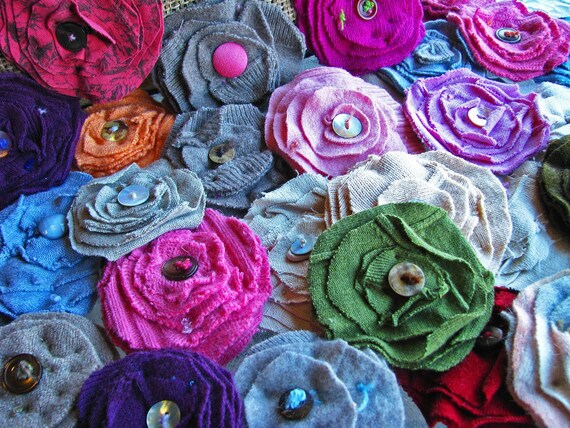 Items similar to Flower pins on Etsy