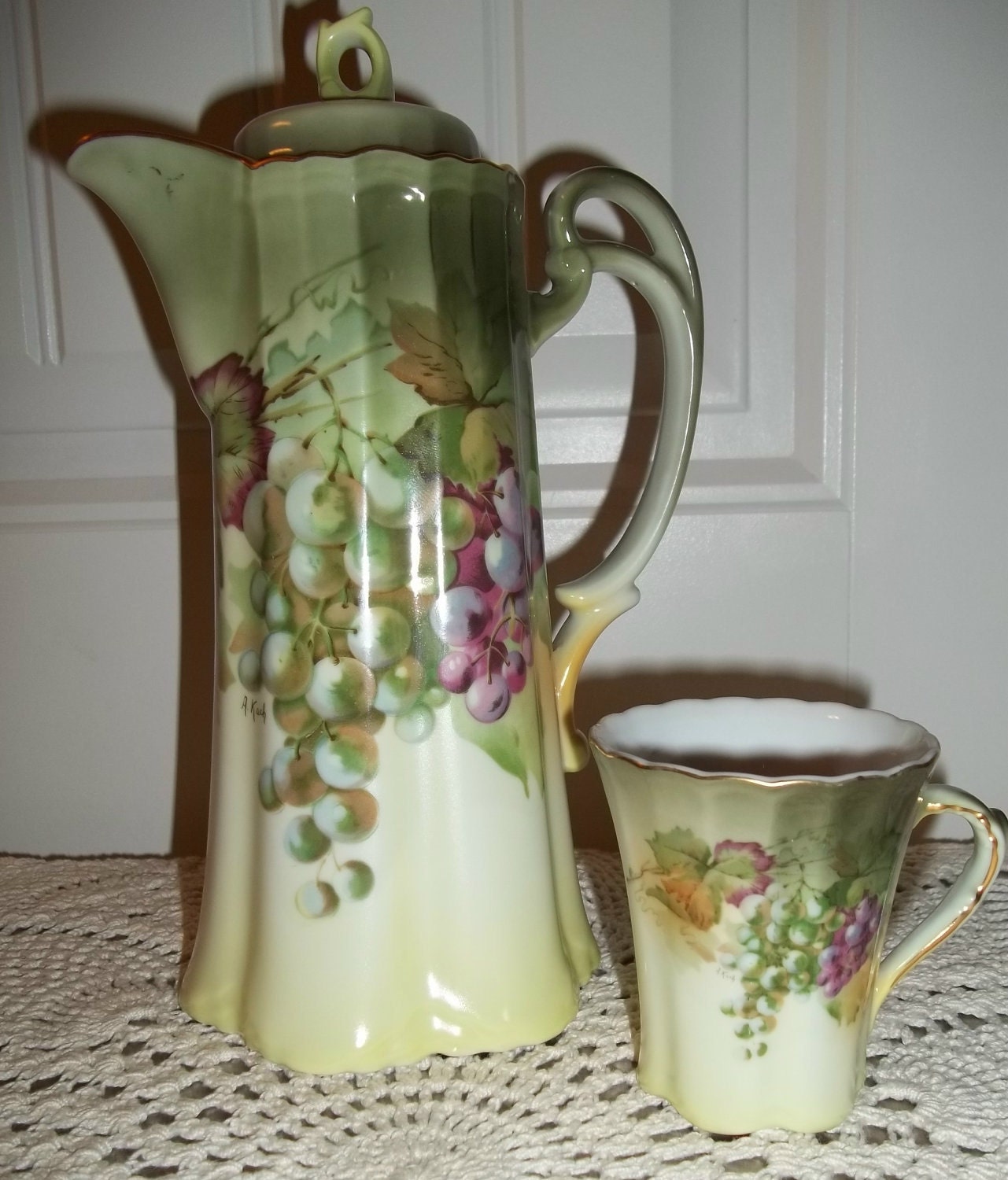 Vintage Chocolate Pot BavariaGrapes
