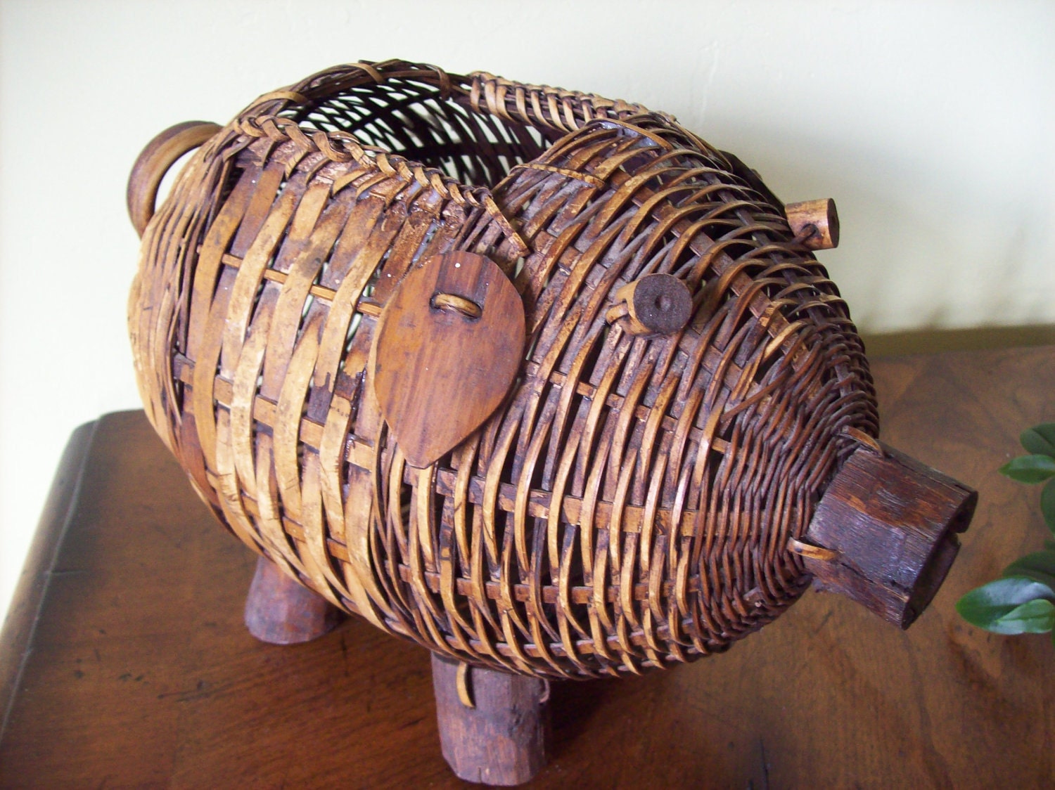 Wicker Pig Basket For Flower Arrangement Decorative Piece