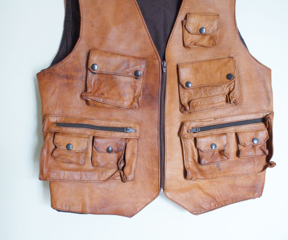 unisex vintage aged leather hunting vest. tons of pockets.