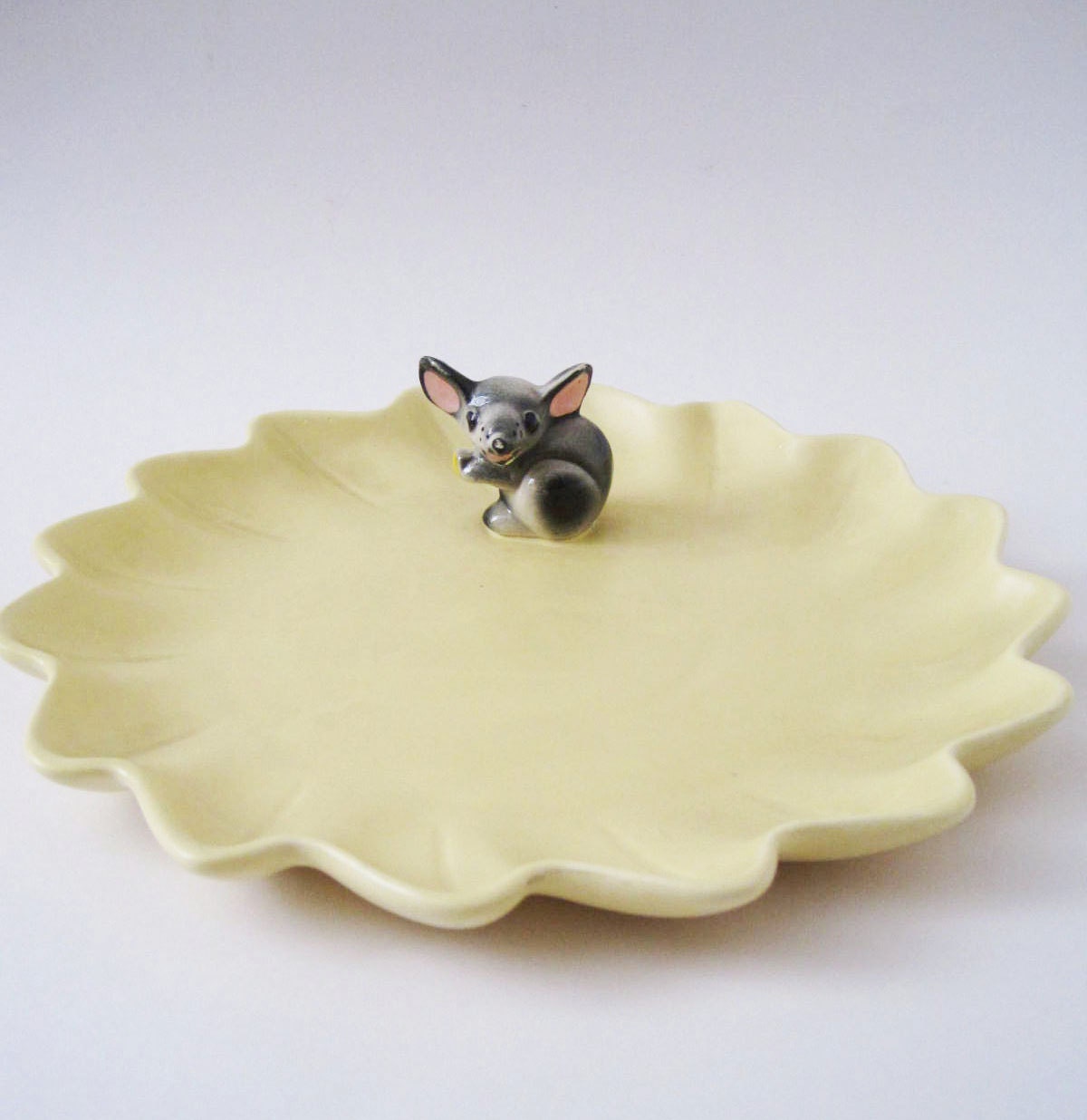 Vintage Cheese Plate with Mouse Figurine USA by rhanvintage
