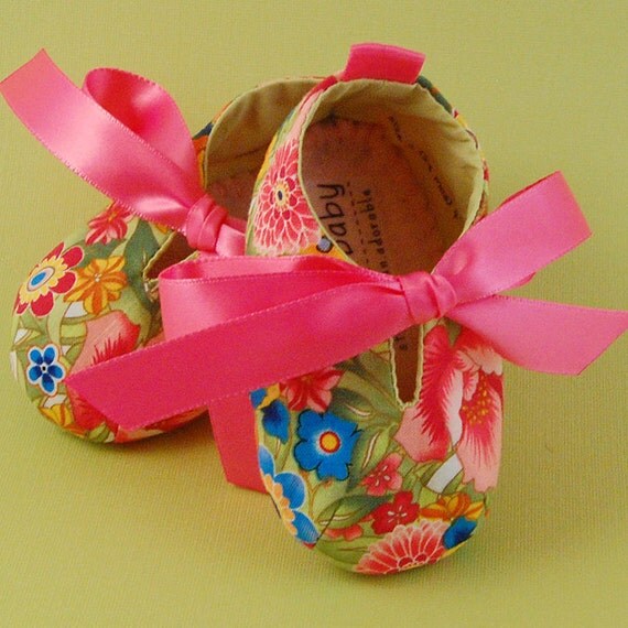 Items similar to SALElime green and pink floral cotton baby shoes