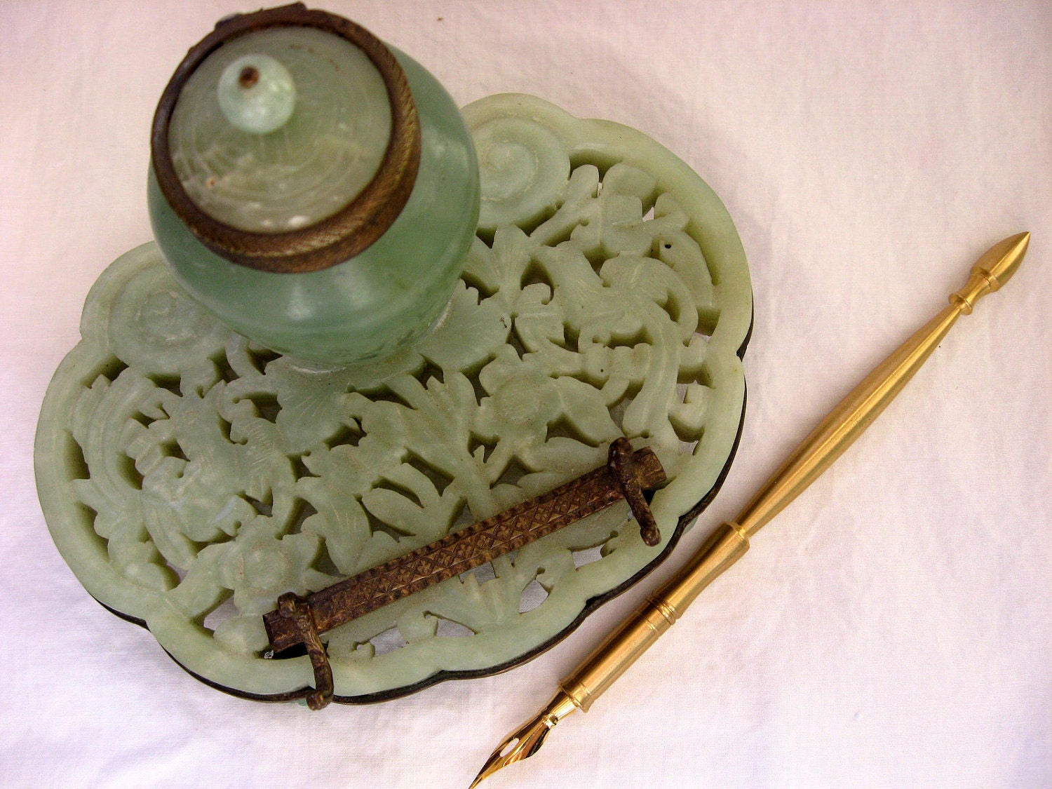 Antique Carved Jade Inkwell Chinese Jade by michellesantiques33