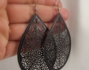 Medium Black Filigree Teardrop Earrings, Black Earrings, Black Teardrop Earrings, Black Filigree Earrings, Gift for her, Gift under 20