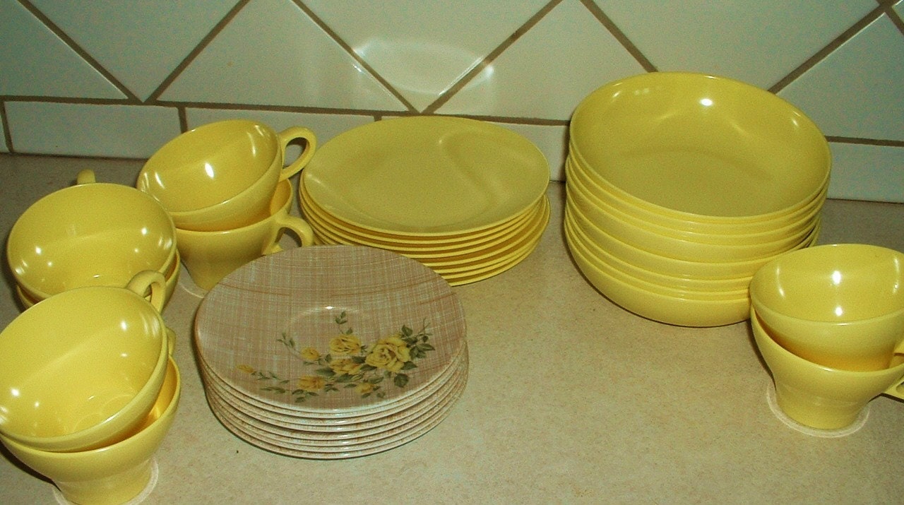 32 Pieces Vintage Texas Ware Melmac Dishes Yellow Rose