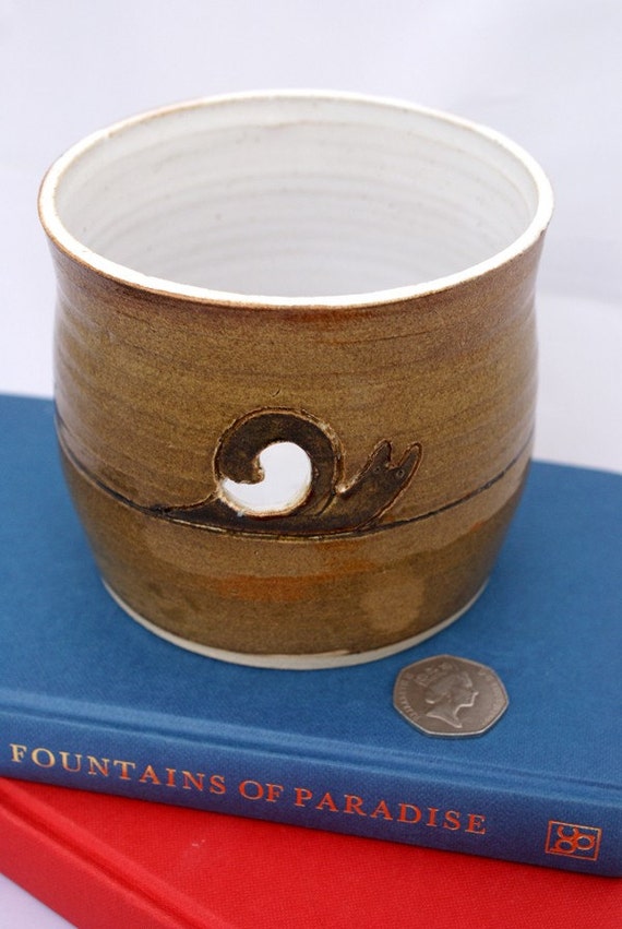 Pottery yarn bowl for double knit yarn with snail design