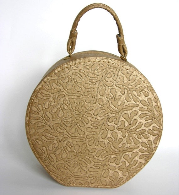 Vintage Round Biege Travel/Carry On Suitcase