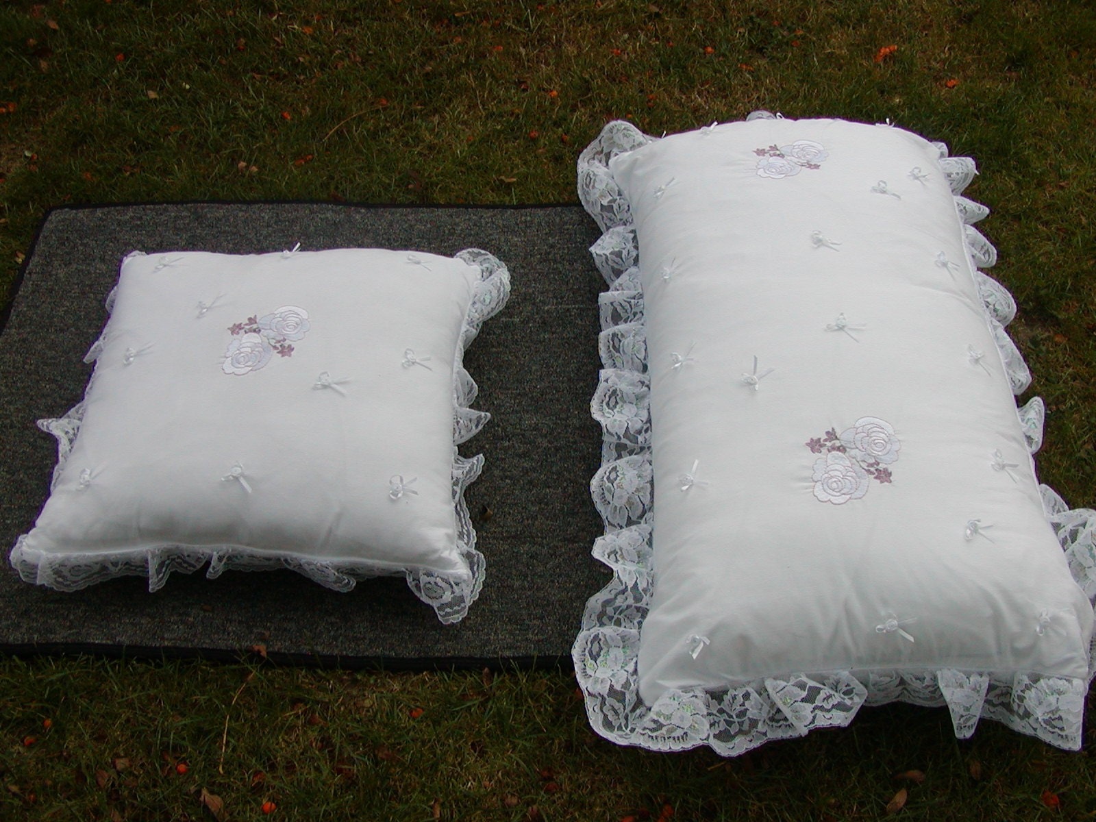 WEDDING KNEELING PILLOWS Need a pillow to kneel on during the