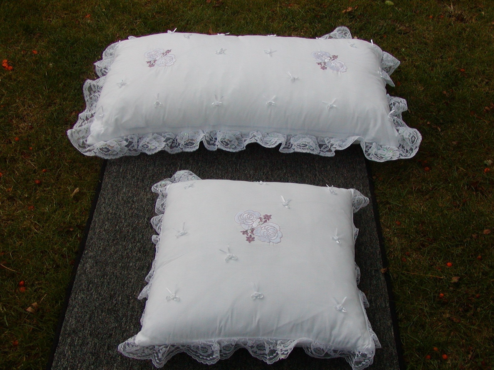 WEDDING KNEELING PILLOWS Need a pillow to kneel on during the