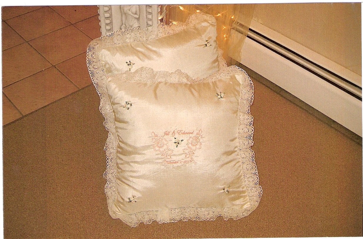 WEDDING KNEELING PILLOWS Need a pillow to kneel on during the