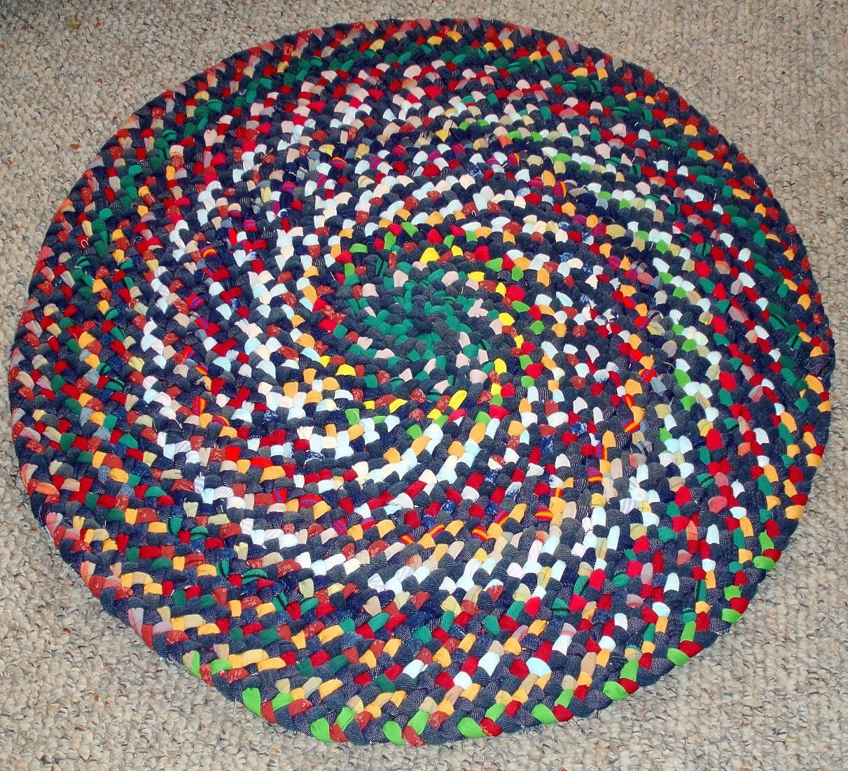30 Round Rugs And Exles Of How To Complete The Look Of | 30 in round braided rug from repurposed jeans cotton reds 30 Round Rugs And Exles Of How To Complete The Look Of | 30 in round braided rug from repurposed jeans cotton reds