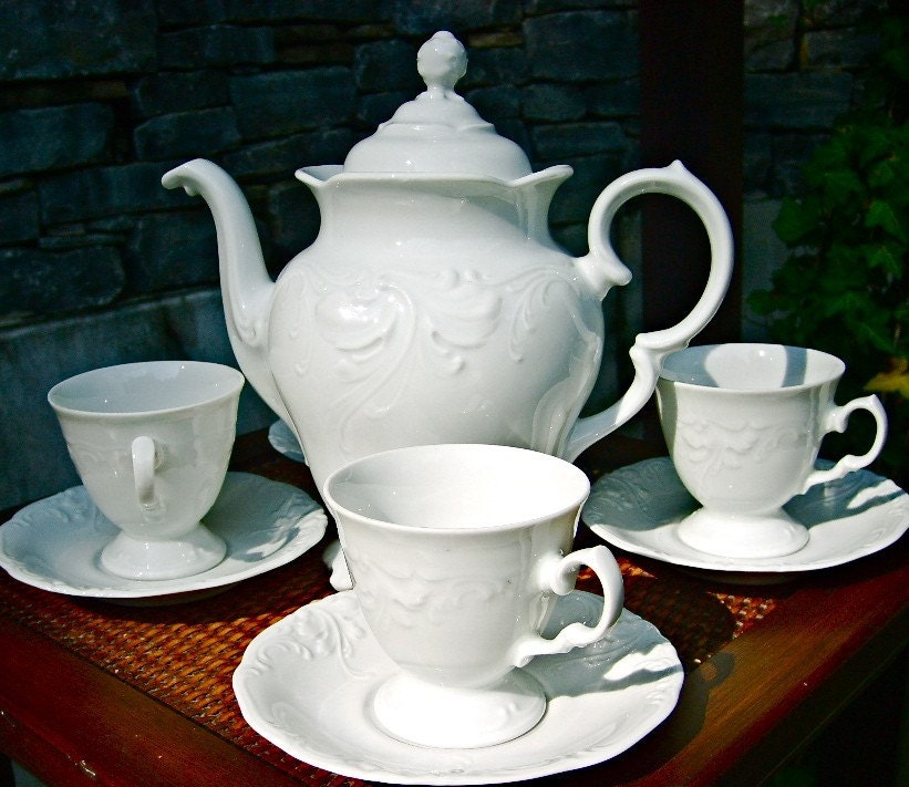 White Wawel Fine China Teapot with 4 Cups and 4 Saucers