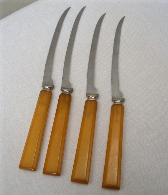 Henrys 4 Tomato & Steak Knives Vintage Butterscotch Bakelite