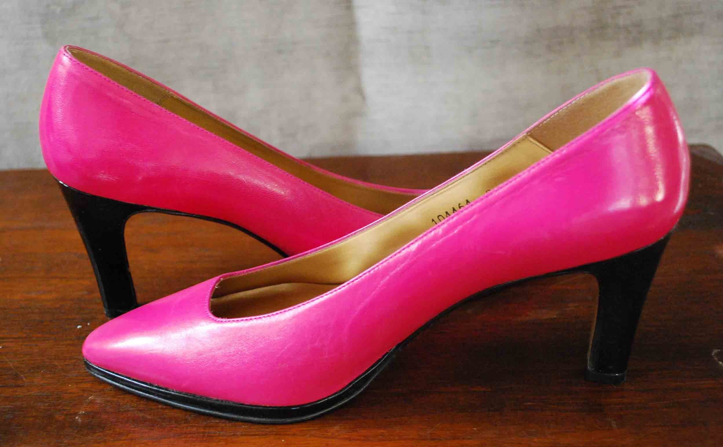Vintage 80s Fushia Pink High Heel Black by TheWayUmakeMeFeel