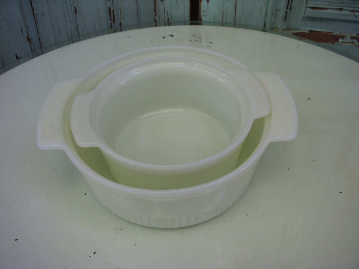 Vieux Lot De 11 Outils De Cuisine : Casseroles, Passoire, Ancre Accroupie, Fire King R6Y12 - Pour Déco Ou Usage