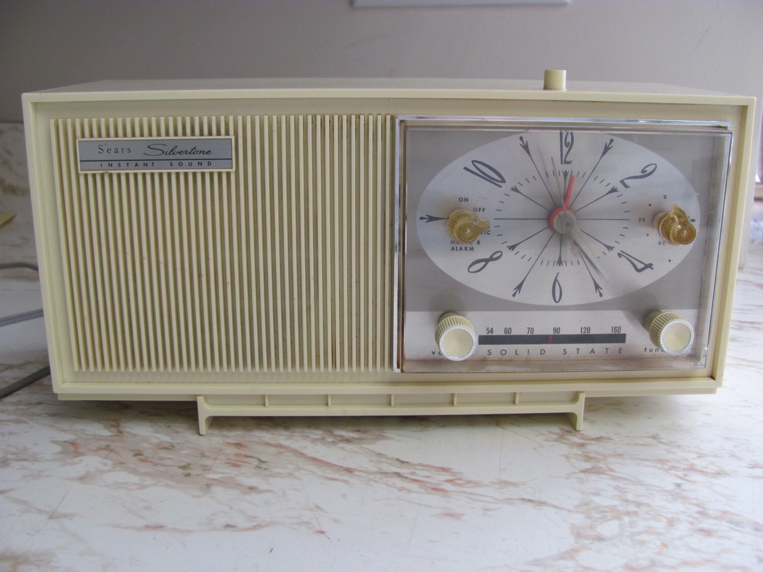 Vintage Mid Century Silvertone Clock Radio