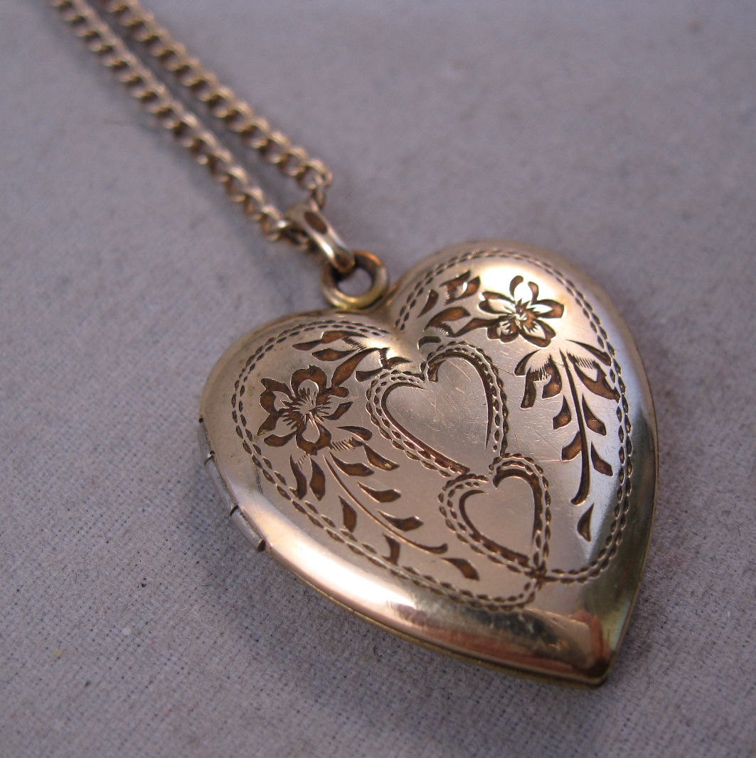 Locket bunny About