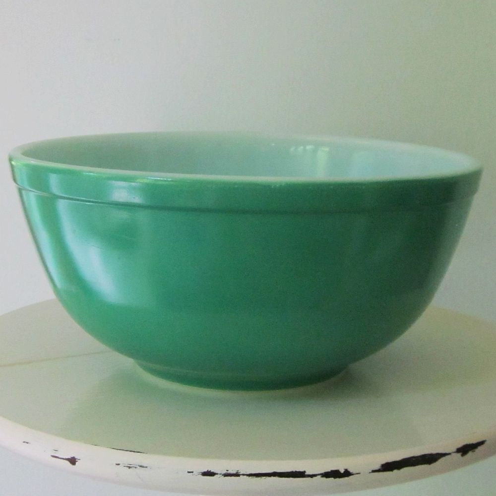 vintage antique primary green 40s pyrex mixing bowl by sosovintage