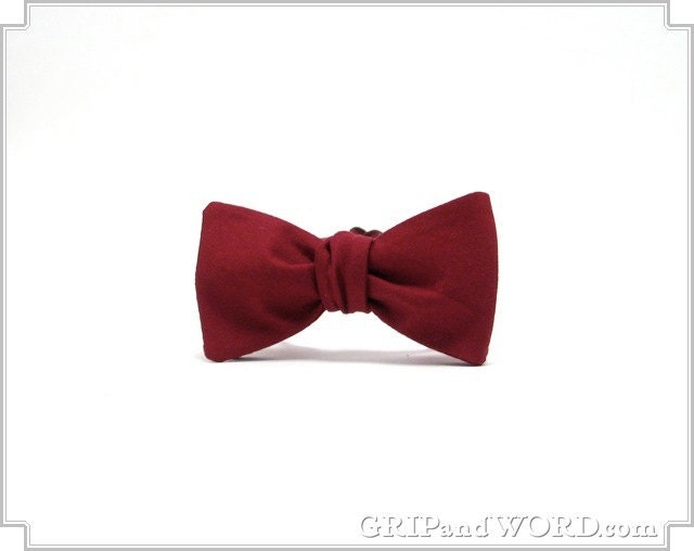 Items similar to Small Doctor Who Bow Tie - Freestyle on Etsy