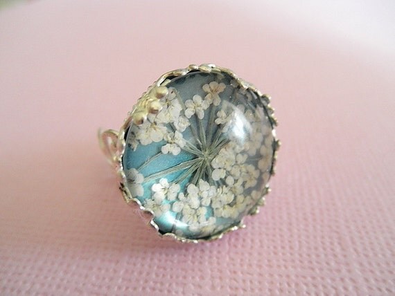Victorian Filigree Pressed Flower Glass Ring with Queen