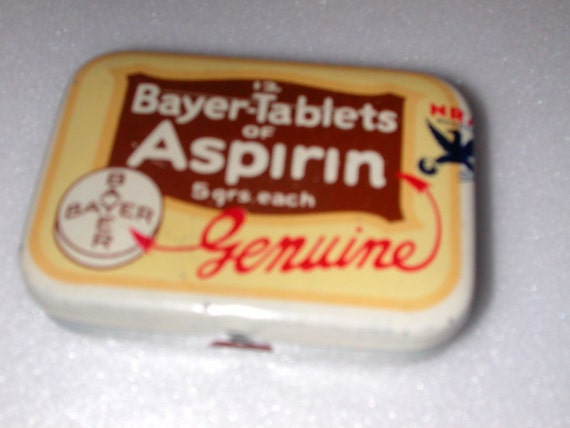 vintage BAYER ASPIRIN tin marked N R A member pill box