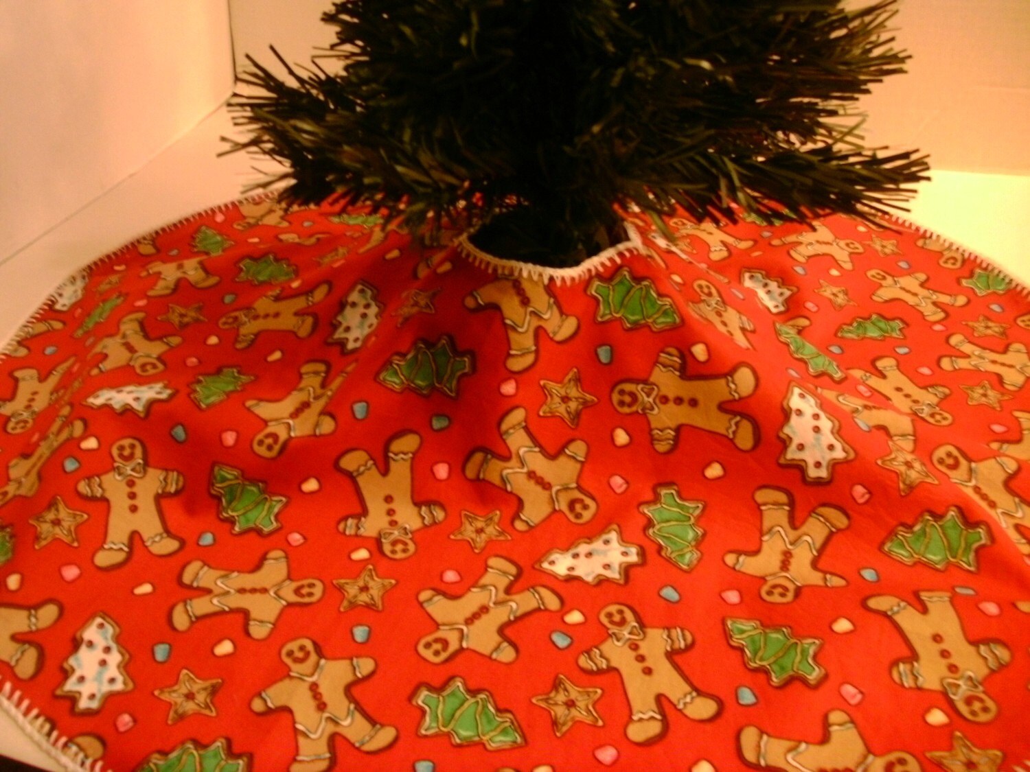 Gingerbread Men & Cookies on Tree Skirt