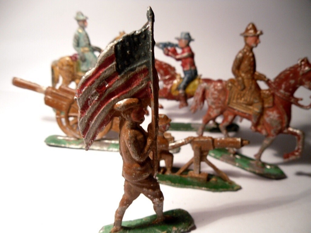 Six Antique Flat Tin Soldiers Military Toys. Civil War or WWI.