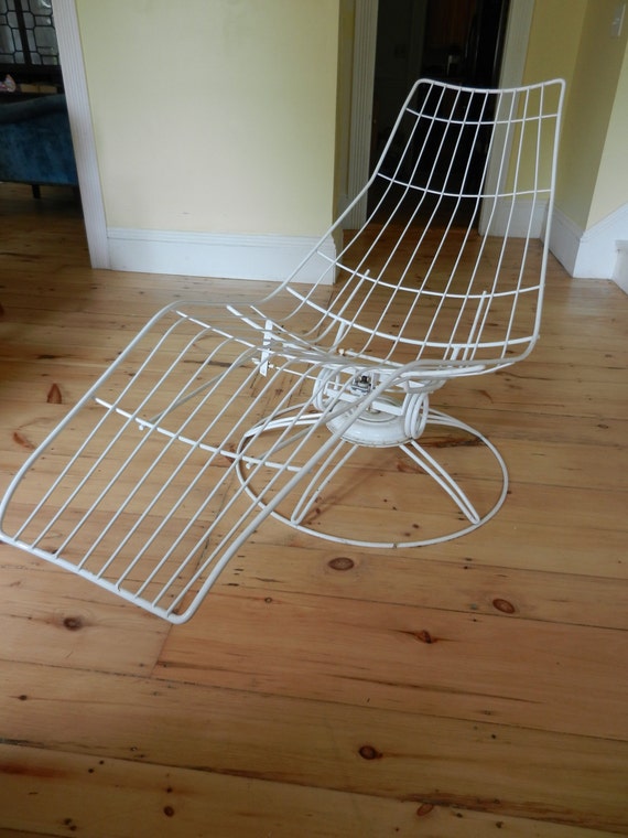 RESERVED Vintage Midcentury Homecrest Wire Outdoor Chaise