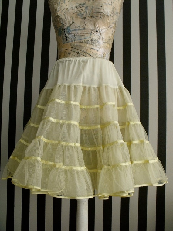Fun Petticoat Crinoline 1960's Very Full by recollectionclothing