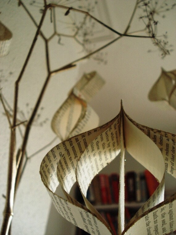 Golden papers set of six decorations