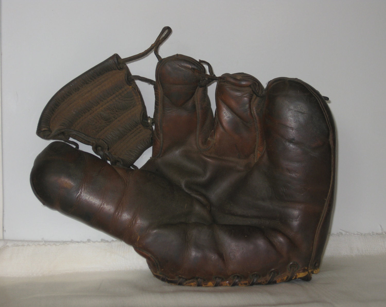 Vintage Baseball Glove 105