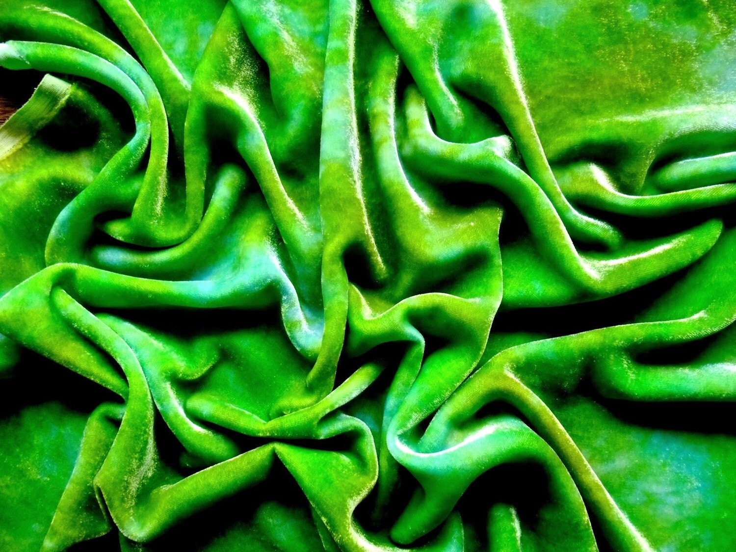 Hand Dyed Silk Velvet Fabric Quarterin Grass Green