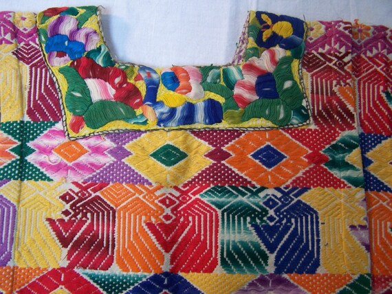 SALE Huipil Woven blouse Guatemala indigenous by Plantdreaming
