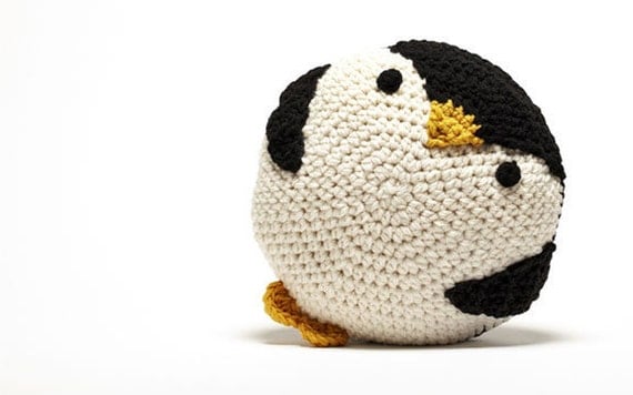 CROCHET PENGUIN PILLOW