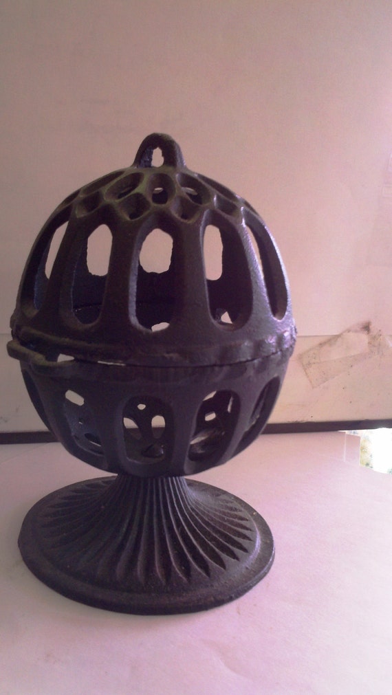 Vintage Cast Iron Yarn Holder....Vintage String by ricksrelics