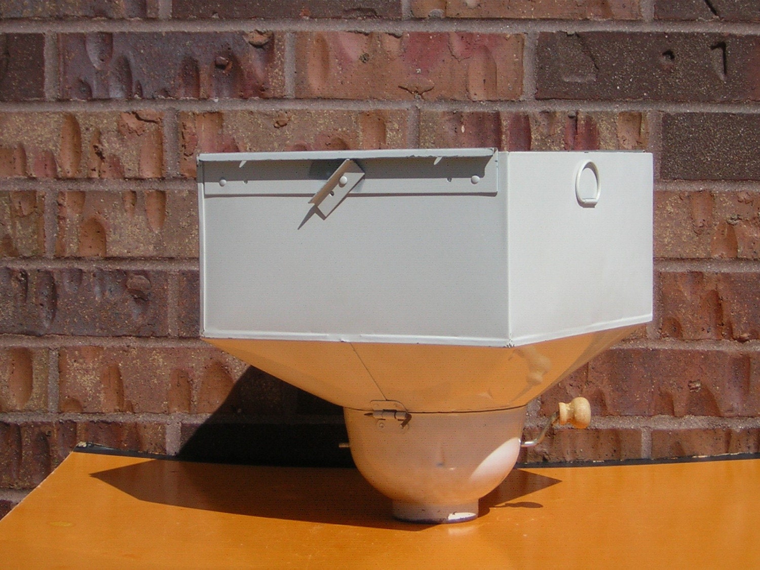 FLOUR SIFTER FOR UNDER A OR A HOOSIER SUPER