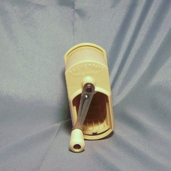 Brevettato Vintage Italian Parmesan Hard Cheese Grater