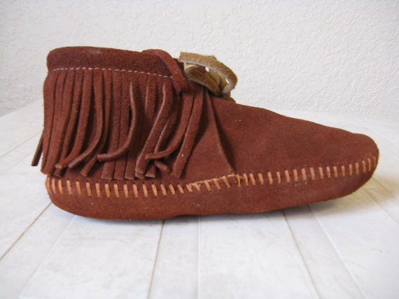 1970's kids brown fringe moccasins. mini hippie boots. 13