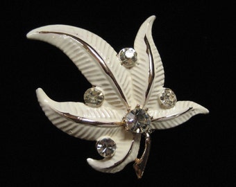 1950's Cream Enamel Leaf Brooch