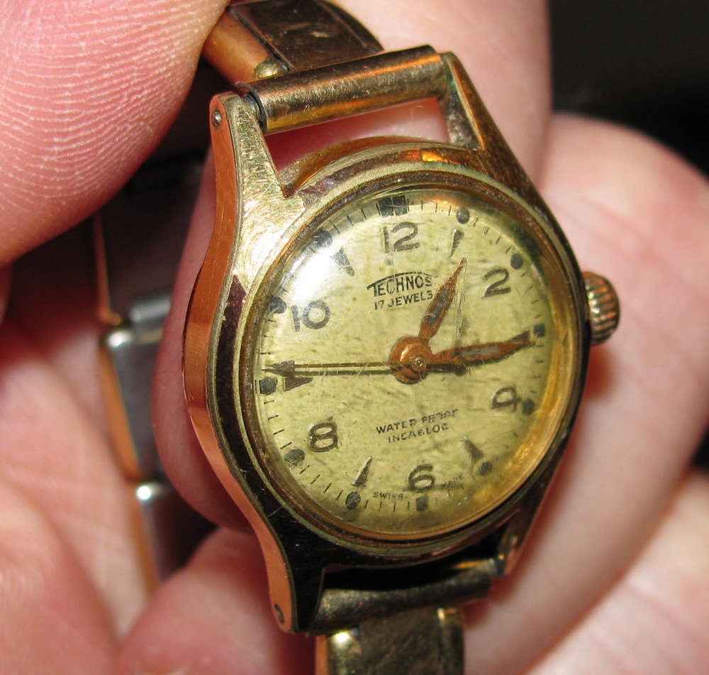 Vintage Ladies Wristwatch Technos 17 Jewel Incabloc Swiss Runs