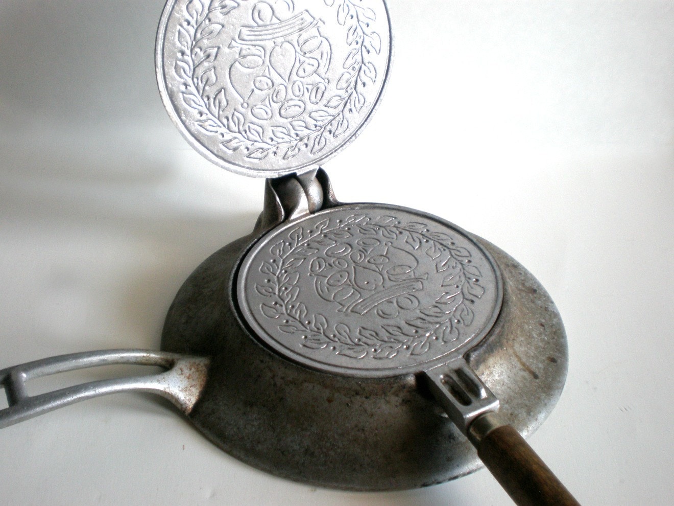 Scandanavian Krumkake Iron Crepe Pan Antique Cast Iron