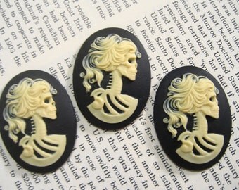 New Item 3 pieces 40x30mm Black on Ivory Lolita Cameo