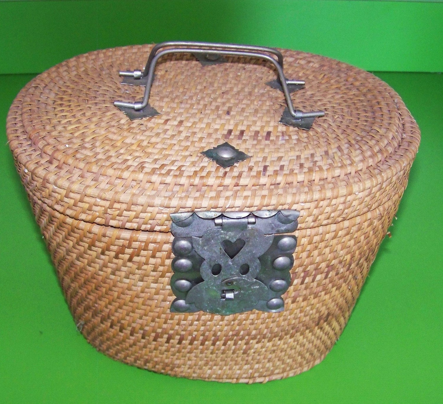 vintage woven basket tea pot holder