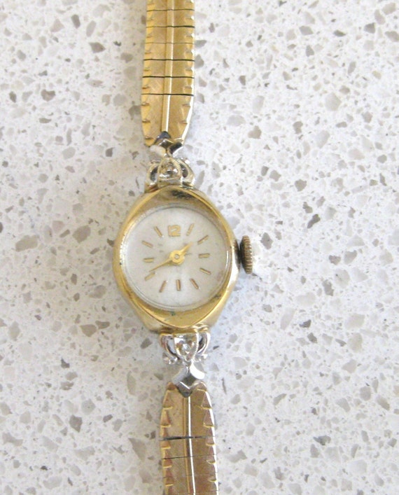 Vintage Ladies Waltham 10kt Gold Watch