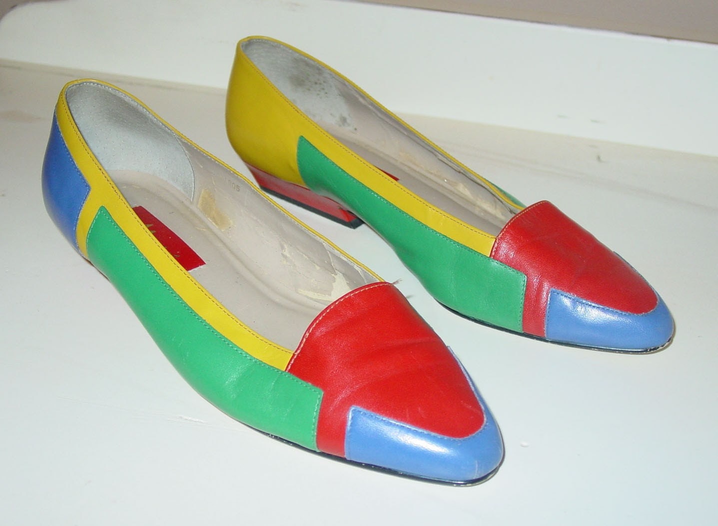 Vintage shoes 80s Maripe flats in primary color by vintagerunway